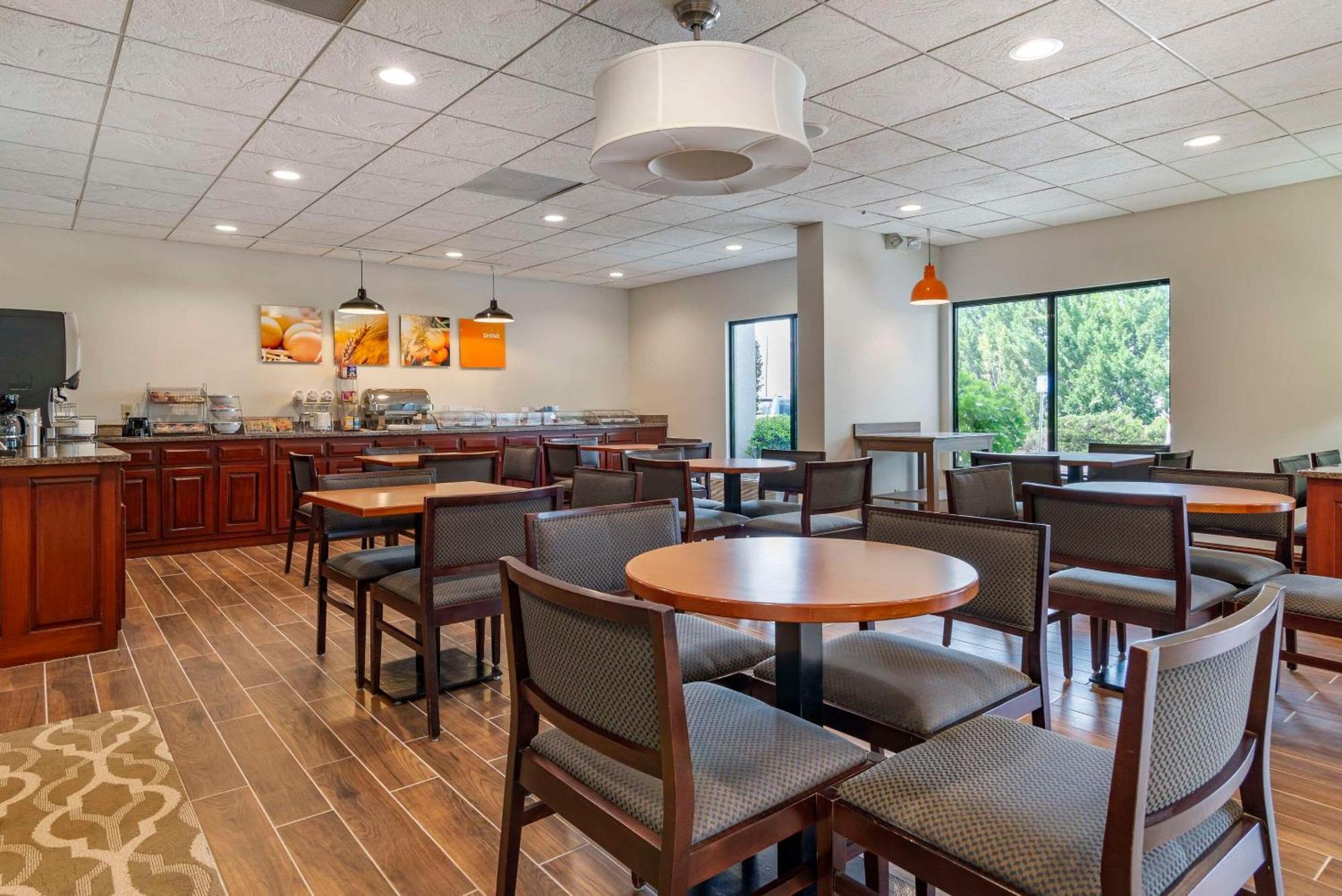 Comfort Inn & Suites Dahlonega University Area מראה חיצוני תמונה