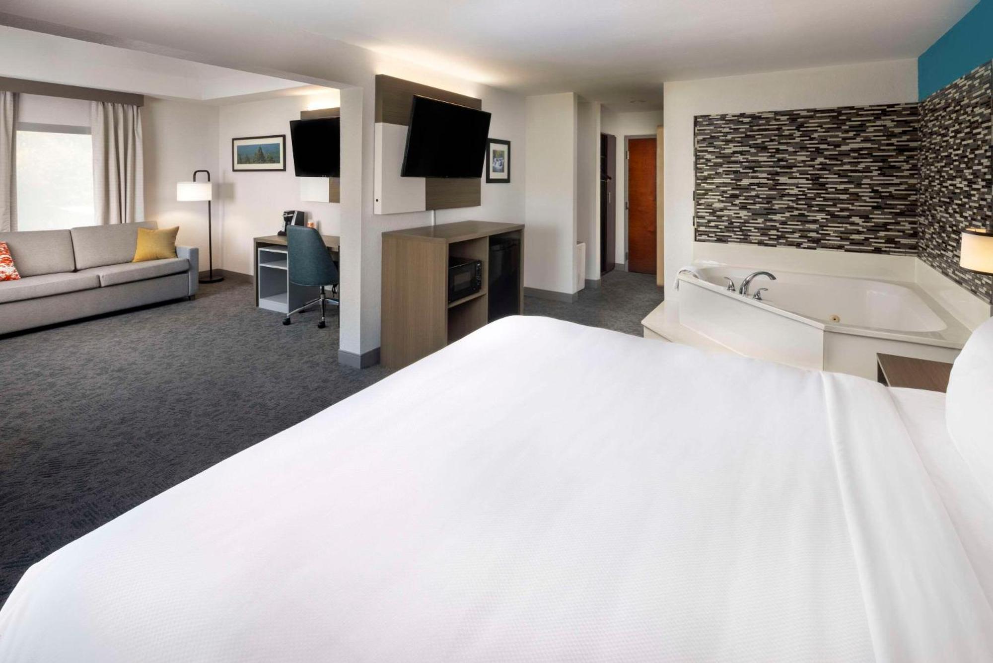 Comfort Inn & Suites Dahlonega University Area מראה חיצוני תמונה