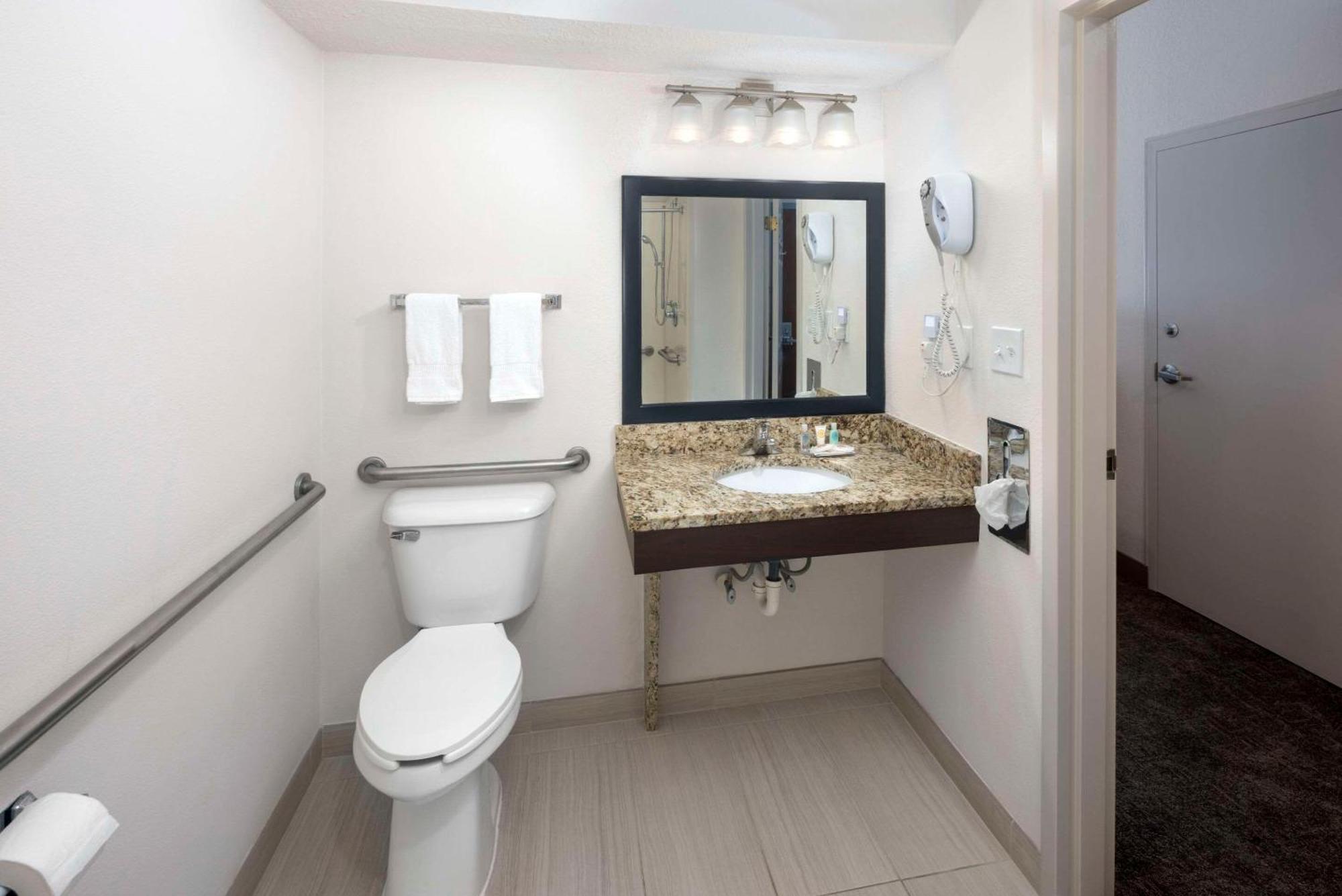 Comfort Inn & Suites Dahlonega University Area מראה חיצוני תמונה